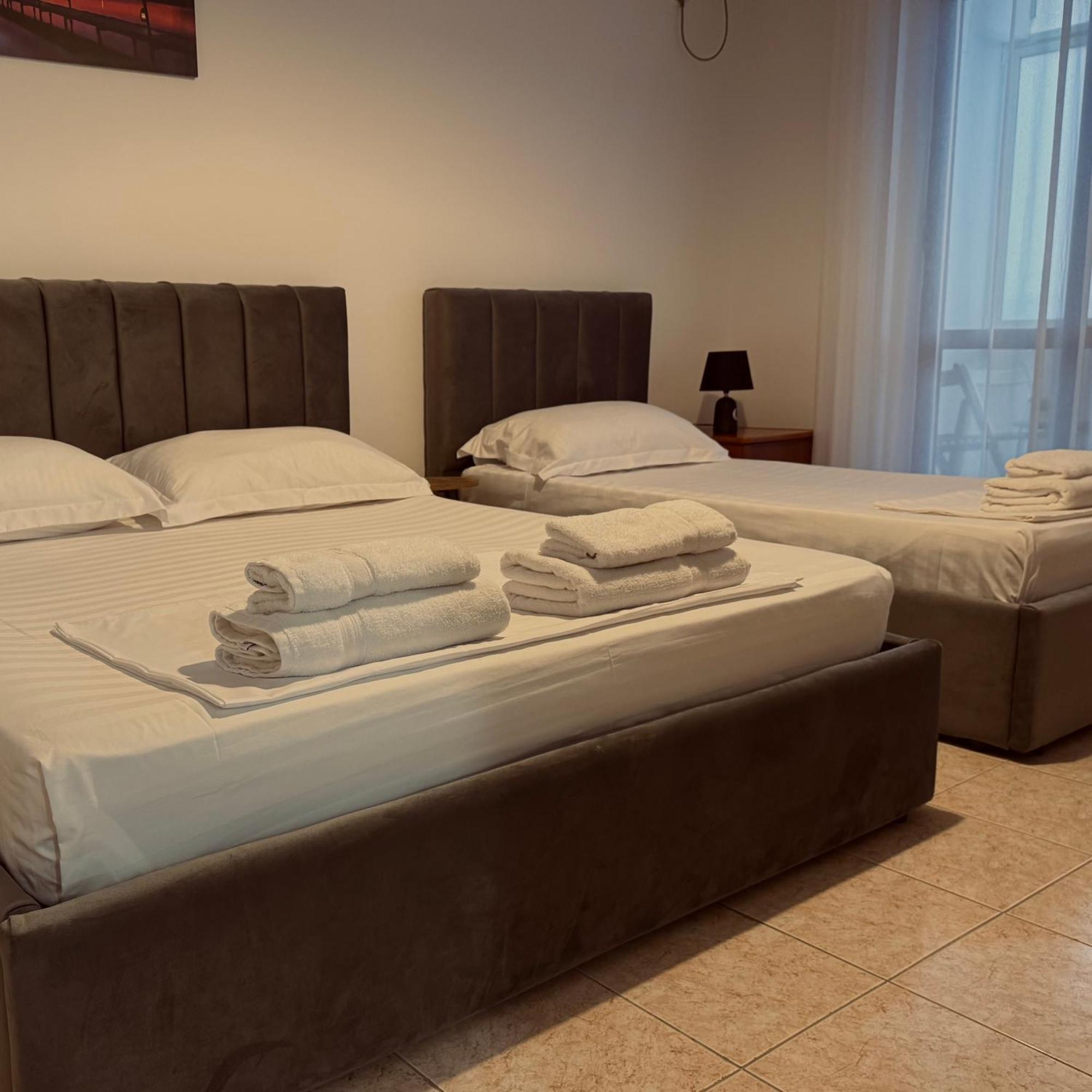 Hi5 Rooms Tirana Kültér fotó