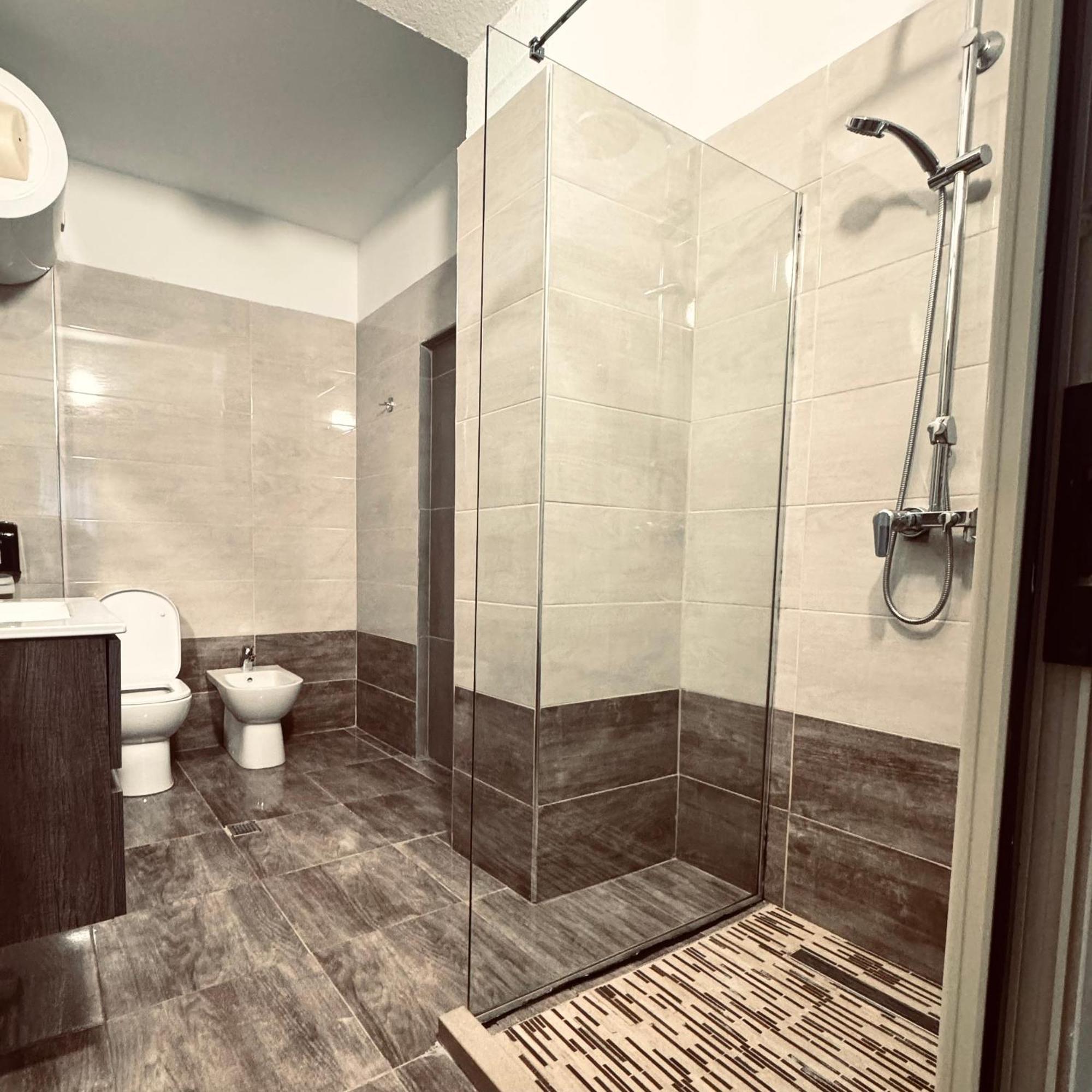 Hi5 Rooms Tirana Kültér fotó